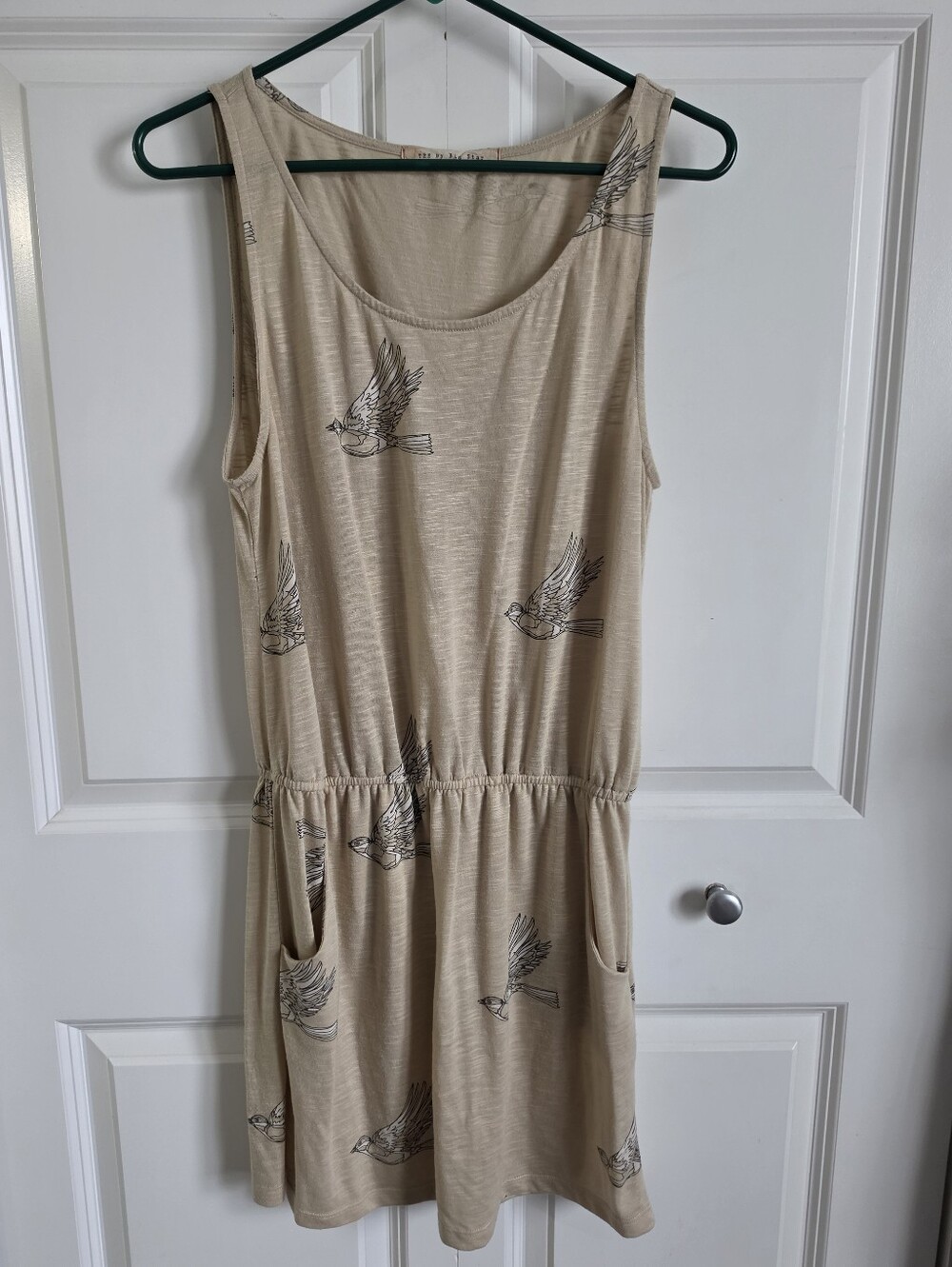 Sleeveless Beige cream classic sparrow Bird Print Dress pockets